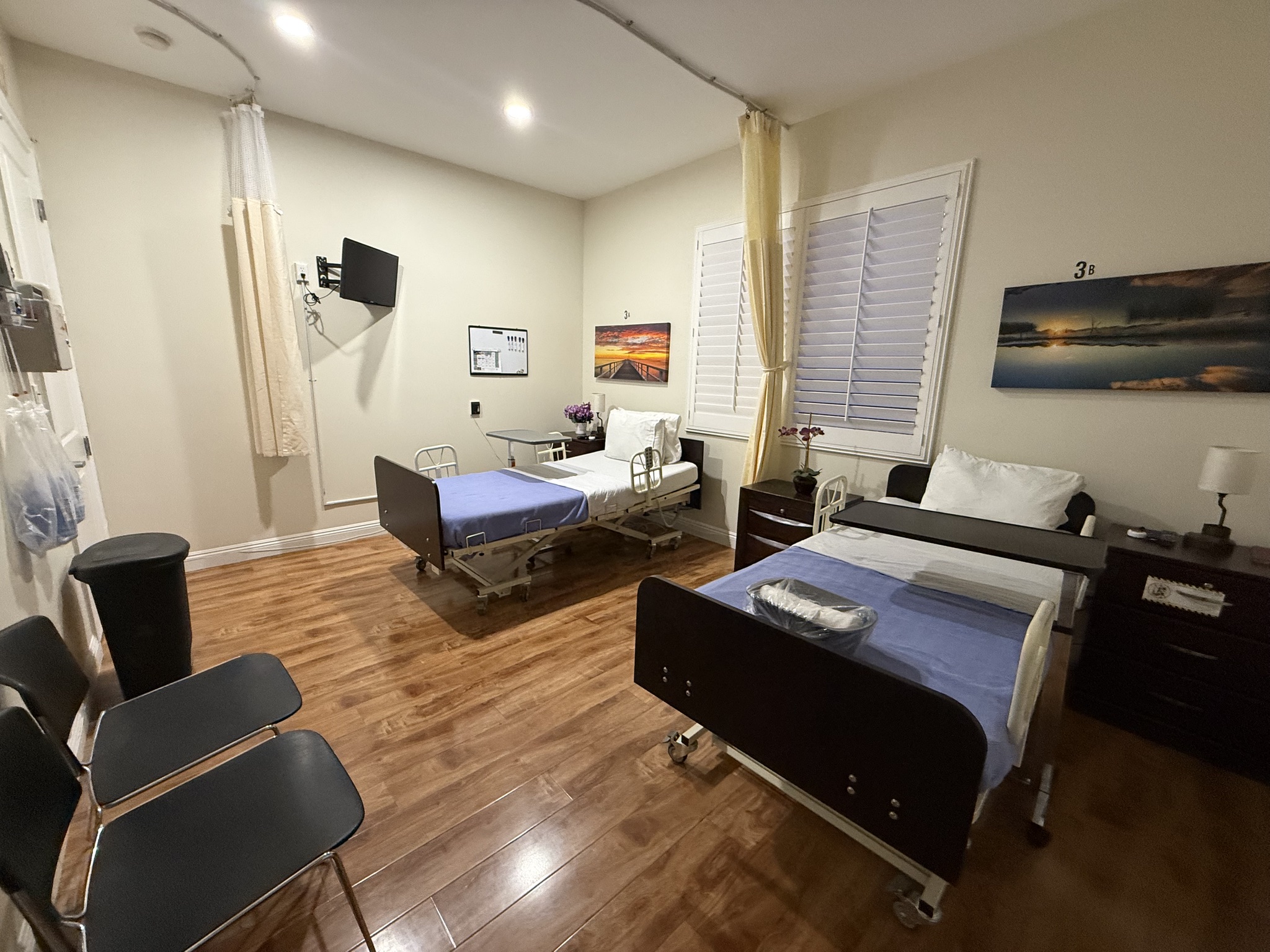 Patient room with lounge seating