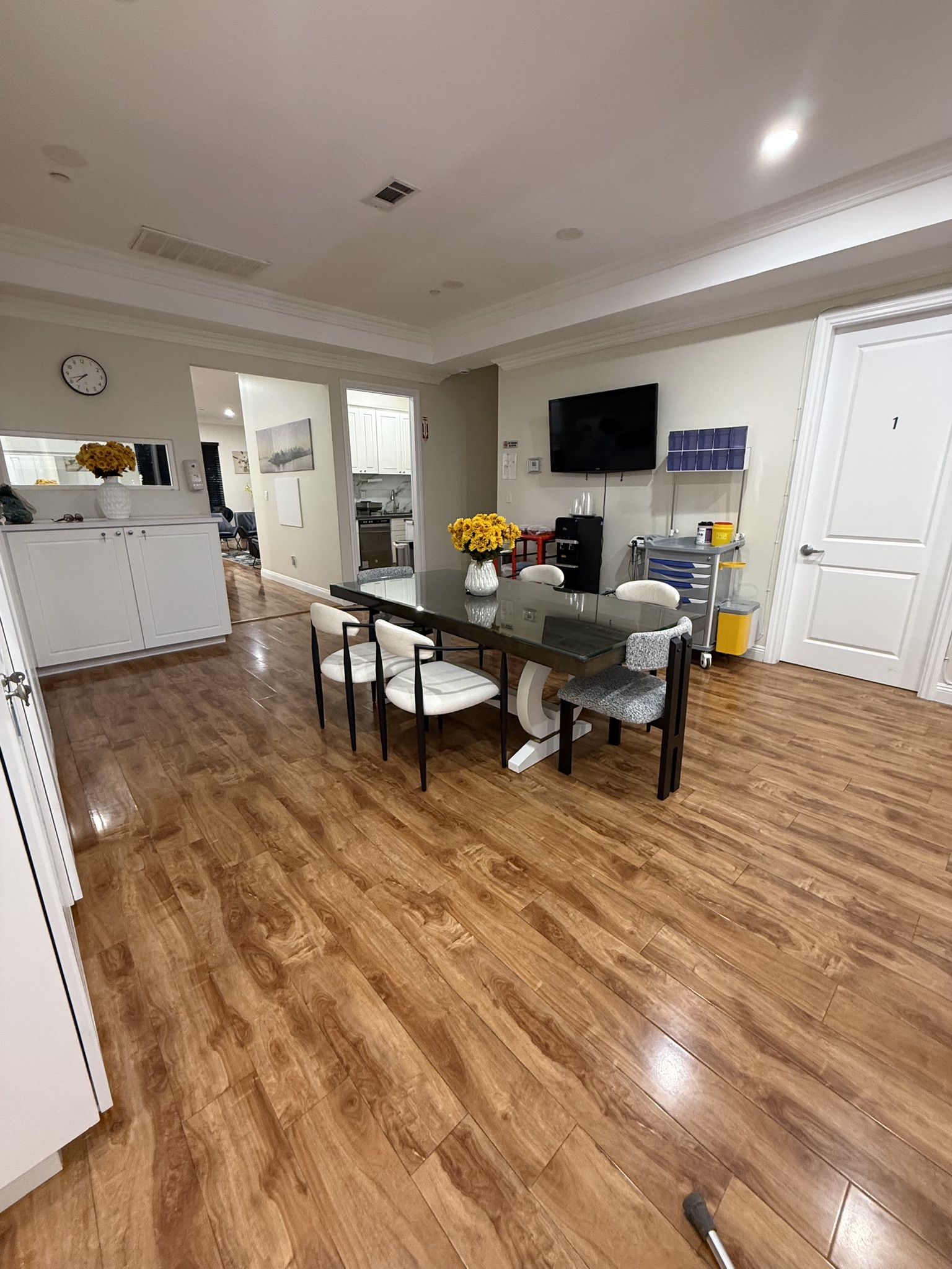 Common room overview with kitchen view